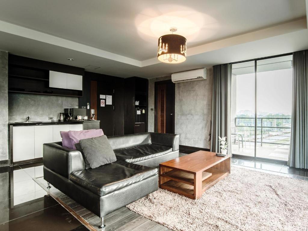 B2 Black Business And Budget Hotel Τσιάνγκ Μάι Εξωτερικό φωτογραφία