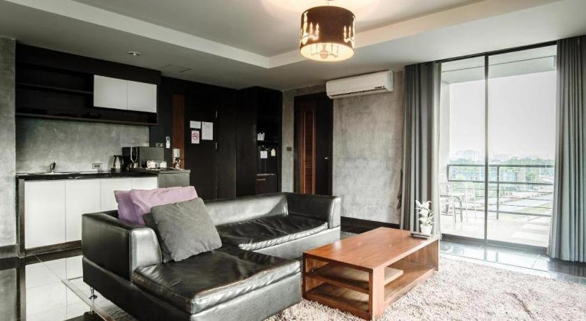B2 Black Business And Budget Hotel Τσιάνγκ Μάι Εξωτερικό φωτογραφία